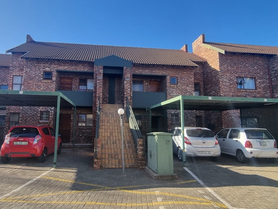 2 Bedroom Property for Sale in Langenhovenpark Free State